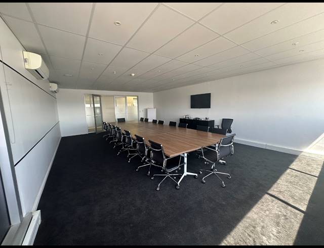 920M² OFFICE TO LET IN PAARDEN EILAND
